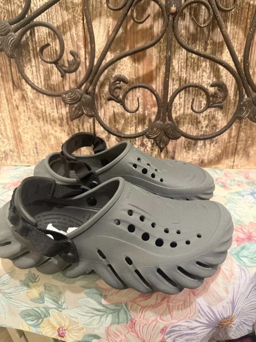 Crocs Clogs Unisex Mens 8women Size 10  Echo Sandals